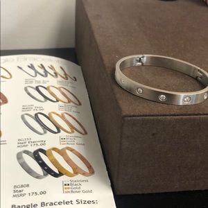 B.tiff bangle bracelet